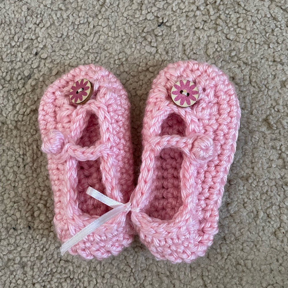 handmade crochet infant girl slippers